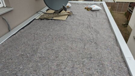 Dachbegrünung für den Selbstbau mit leicht verständlichen Systemen, robusten Pflanzen und einfachem Aufbau