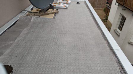 Dränage- und Speicherschicht und Filtervlies Dachbegrünung